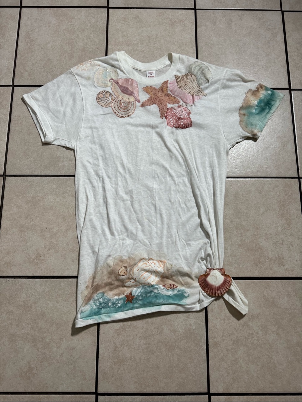 Austin manor vintage Seashell Graphic Short Sleeve Tee - White